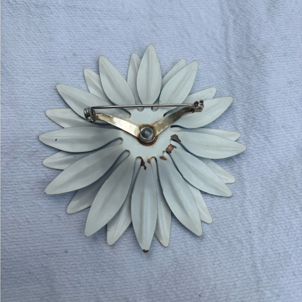 Vintage Blue + White Flower Brooch - Picture 3 of 6